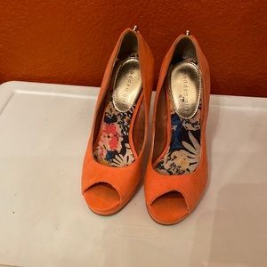 Jessica Simpson peach heals